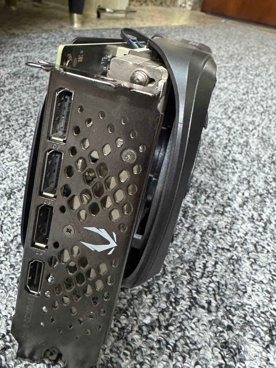 السلام عليكم
كرت شاشة 

ZOTAC GAMING

GEFORCE RTX

4070 Ti SUPER 16GB

DLSS 3 / RAY TRACING / REFLEX / STUDIO

الكرت استخدام جداً قليل وجداً نضيف الصور موضحة نضافة الكرت 1200 وبي مجال بسيط للشراي 
التواصل على الواتساب حصراً 
*********** واتساب

ادمن❤️
