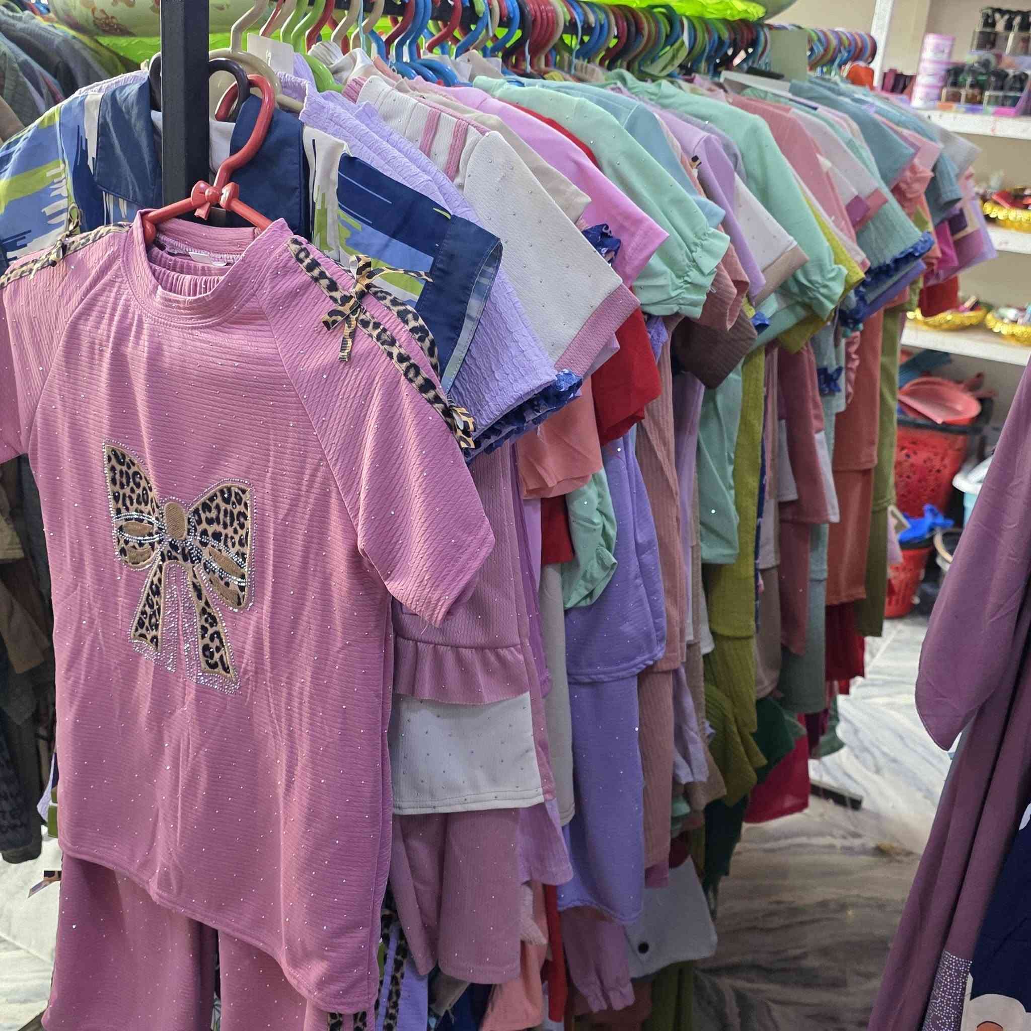 قسم من الملابس 
كل من وسعرها


**إذا كنت صاحب هذا الإعلان وتريد حذفه لأي سبب، رجاءا أرسل رسالة إلى الدعم الفني**