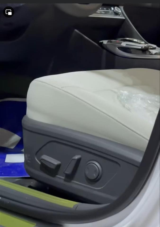 السلام عليكم 
سوناتا موديل 2023 (خليجي)
 ضمان شركة الت ساك 
سيارة مال شركة عليه ضمان 3 سنوات او 60 الف كيلو . 
سيارة حيل نظيفة مال بيت ومكفوله كفاله عامه من اي شي سيارة ماشية فقط (28الف كيلو حقيقي )
ومحافظ عليه حيل كله بانزين محسن وتبديل دهن من شركة الت ساك .
سيارة فول ما عدا بانورما 

حجم مكينة 2500 MPi مرغوب و اقتصادي جدا
 
حساسات امامي خلفي
بصمة وتشغيل عن بعد 
مراية وسطية اوتو دم 
مراية جانبيه كهرباء 
وجامات سايق وصدر نزول Auto
كشنات كهرباء 
شفتات مقود 
شاشه اصليه ابل كار بلي و كامره اصليه دواره 360
سايد بريك كهرباء و مانع انزلاق 
Auto hold 
بصمة ابواب و بصمة صندوق 
صندوق سياره ذكي يفتح عند اقتراب 
برادات خلفيه بلاديه 
حساسات اطارات 
ويل كاب سياره قياس 18 رياضي اطارت نوع Pirelli 
شاحن لاسلكي 
قطعتين تبريد 
سيارة رقم بغداد وباسمي 
مكان سيارة بغداد 
السعر 215 ورقة 
الاستفسار هذا رقمي 
***********
