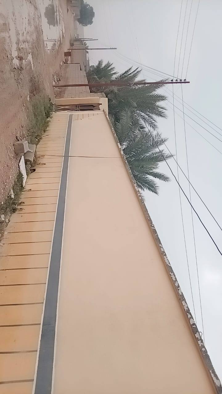 مساحه ٧٠٠عباره عن ديوانيه ومطبخ ٢غرف ارضىي و٢طابق الثاني وبي أحواض سباحه ٢ ومطبخ خارجي
واني ما اعرف سعر البيت لان مكلف بالنشر هاذا رقم صاحب البيت 

***********
