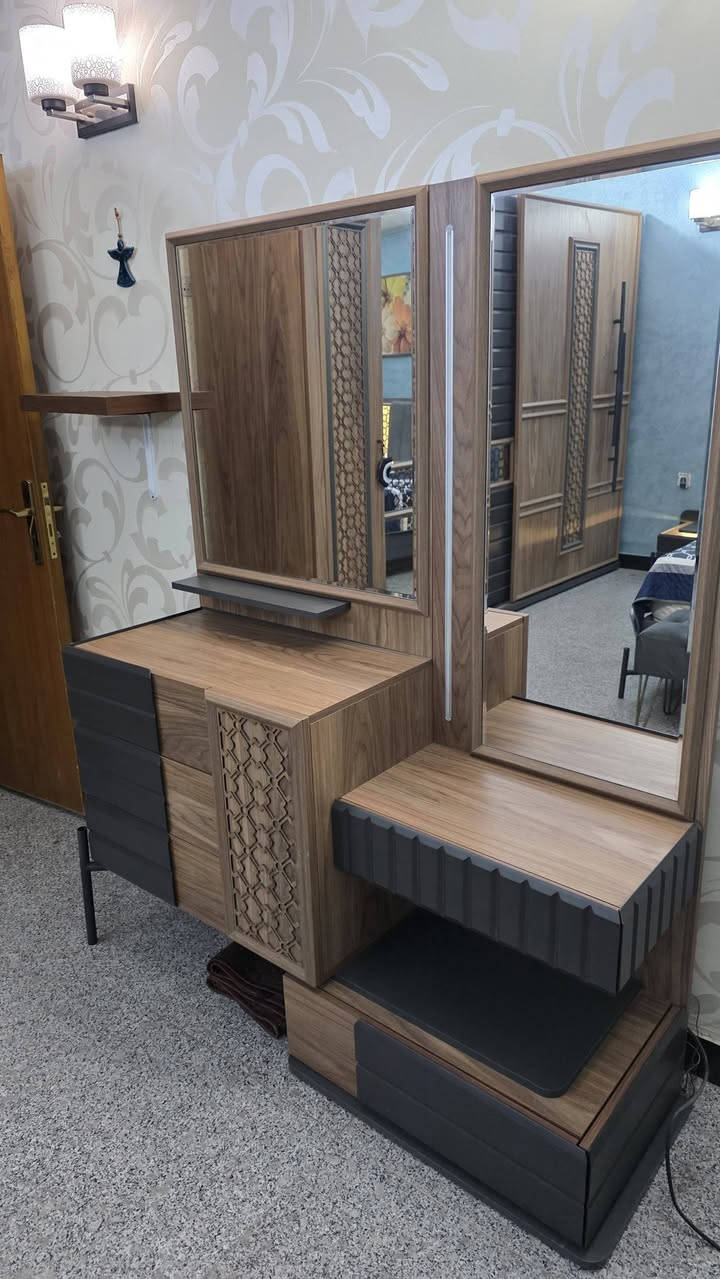 السلام عليكم غرفة نوم تركيه اخت الجديده ماخذها من القند قبل سنه سرير مخزن هايروليك باب سلايد لدات شغاله سعر مليون ونص مكانه شارع فلسطين للاستفسار الاتصال ***********
