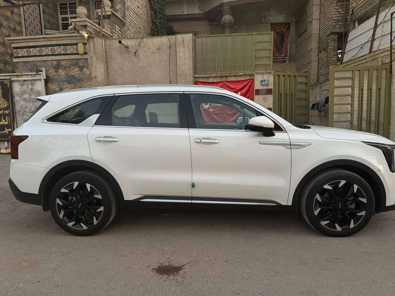 ​🚗 للبيع: كيا سورينتو 2024 (الشكل الجديد) 🚗
السيارة بحالة ممتازة وجاهزة للاستخدام ("شلع واطلع")، المواصفات كالتالي:
​• الموديل: 2024
• المحرك: 6 سلندر (أداء وقوة)
• المسافة المقطوعة: 46,000 كم
• الضمان: ضمان الشركة الدولية
​✨ أبرز المواصفات:
​قمارة (حديد)
​تشغيل عن بعد
​كشنات كهرباء
​صندوق كهرباء
​إشارة ترحيب (Welcome Light)
​تصميم الواجهة الأمامية والويلات الجديد والمميز
​📄 معلومات التسجيل:
​رقم بابل - مشروع وطني (جاهزة للتحويل المباشر)
​💰 السعر: 28,000 دولار (280 ورقة)
​📍 مكان المعاينة: بغداد / الشعب
📞 للاستفسار والتواصل: [ ***********
