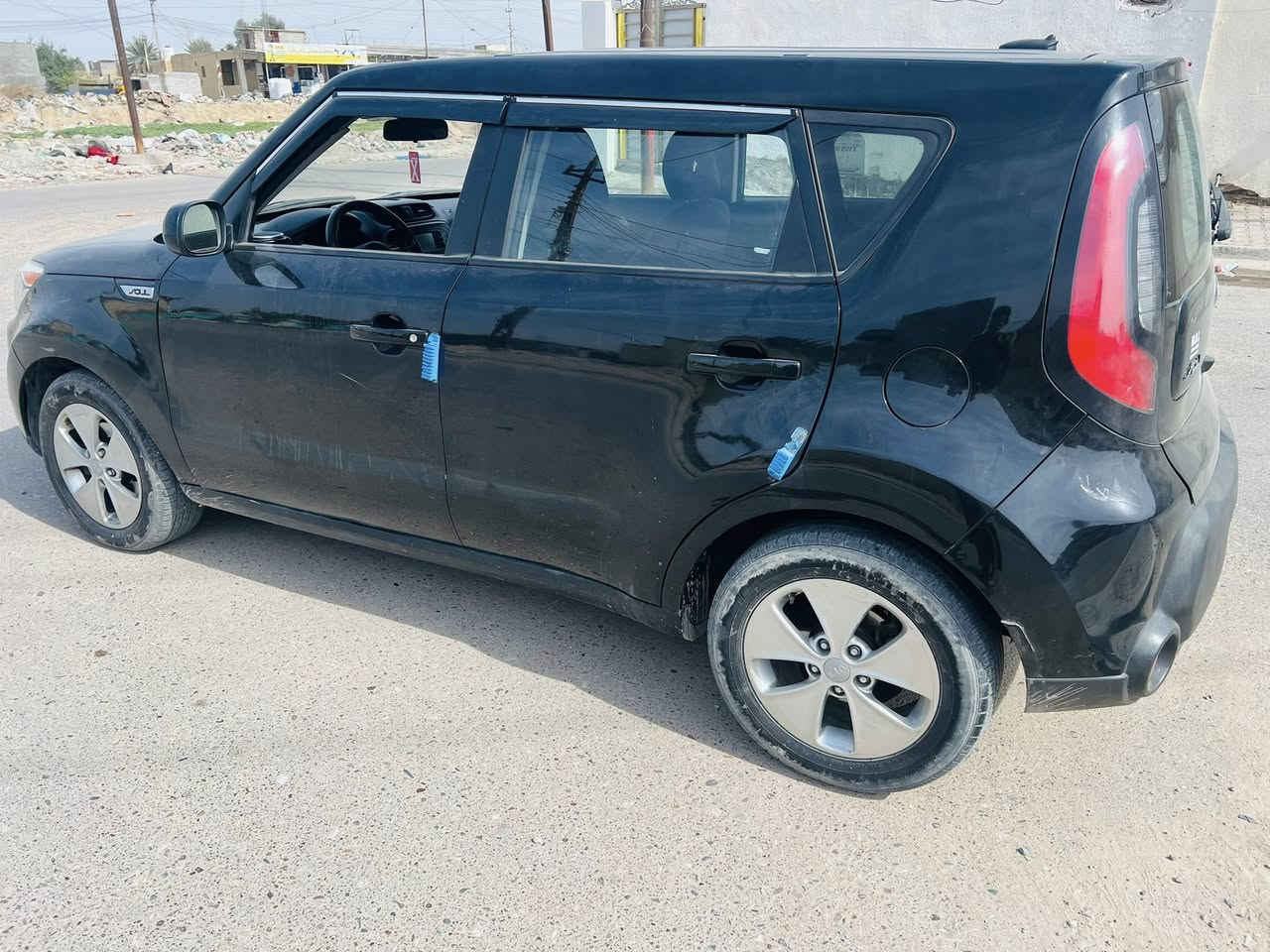 السلام عليكم 
للبيع كيا صول 2016 ادوات ادوات 
متومة طبق الأصل رقم انكليزي الجديد 

مكفوله سرقة وعشائر 
مكفوله كير ومكينه واكسل 
السياره حلوه 
ما بيها نقص 
السعر 57 $

العنوان بغداد 
***********
