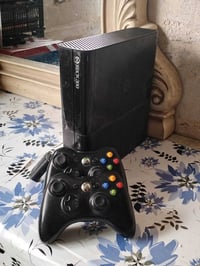 اكس بوكس 360 E • ٢ جويستك اصلي • هاردتين ١٠٠ لعبه