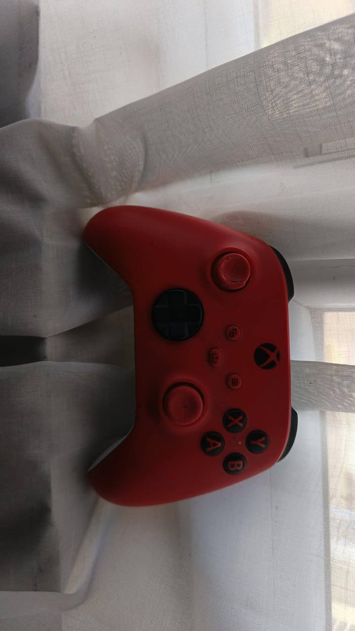 الاكس بوكس سيريس اس: نص تيرا وي جوستكات ثنين السعر : 350
الكيبورد: ميكانيكي عربي انكليزي RGP السعر:35
الماوس: لوجتك 502G السعر: 40
شاحنة بطاريات: نفس هاي النوعية السعر:15
السماعات : اونيكيما ممتازه حيل ومريحة للاذن
السعر: 17
الرقم للتواصل:***********
