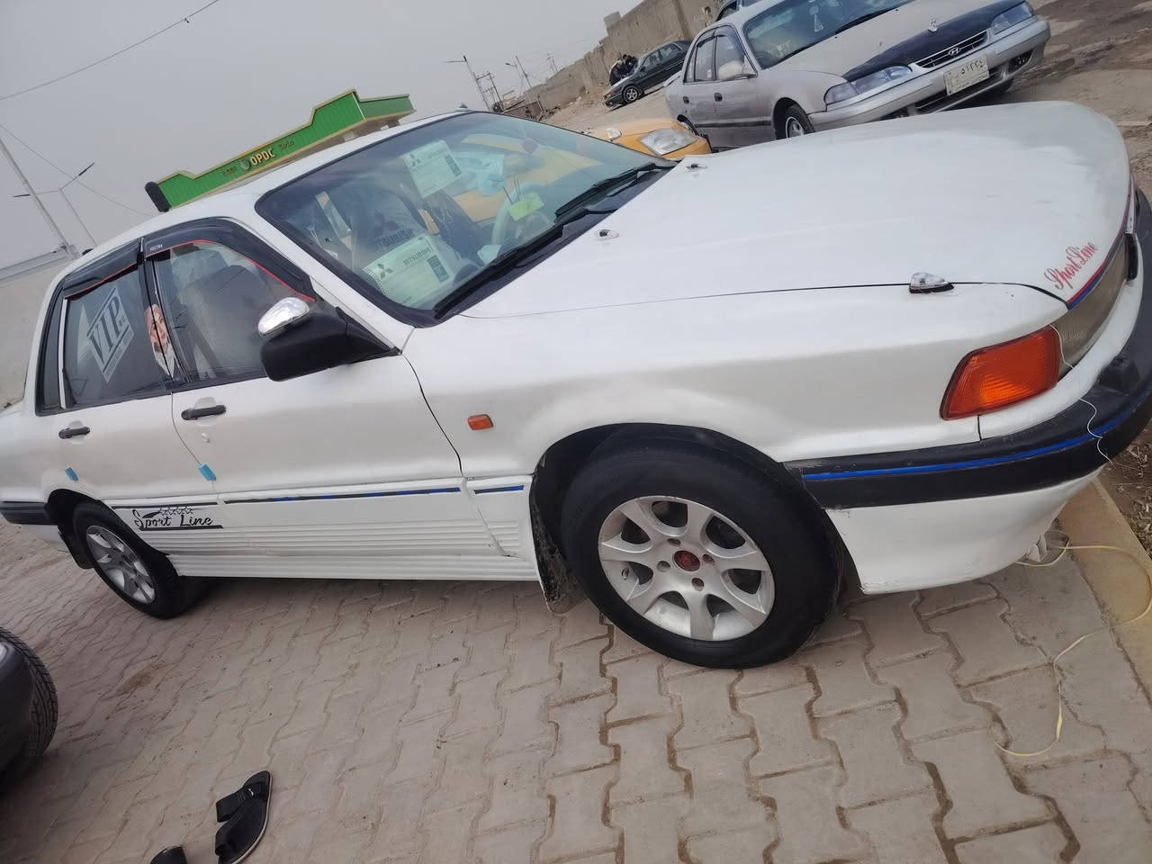 سلام عليكم
مستبوشي كلن
موديل ١٩٨٨
كير محرك مكفولات
محرك ١٨٠٠
 محرك سوناتا 
كهربائيات كلها شغاله
باتري جديد
سعر سيارة ٣٢ بيها مجال بسيط
رقم الموبايل ***********
