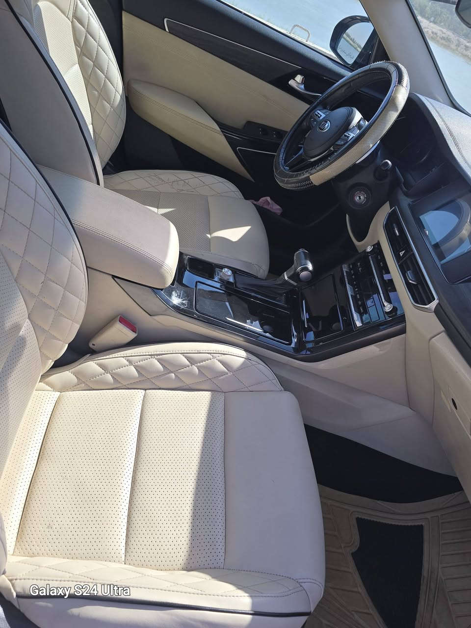 السلام عليكم
كيا كادنزا للبيع موديل 2021 خليجي وكاله مكفولة من الضربه والصبغ

ماشيه 70 الف كيلو

عدا طخه بالجاملغ صغيره ومعدل بارد

مواصفات ستندر
شاشه وكامره دواره مقاعد جلد حساسات
حساس إطارات
مرايه كهرباء
اناره لد كامل خلفي

سعرها 210 ورقه قابل لتفاوض

السنوية بأسمي اني صاحبها الشرعي

مكاني السيدية

***********

***********
