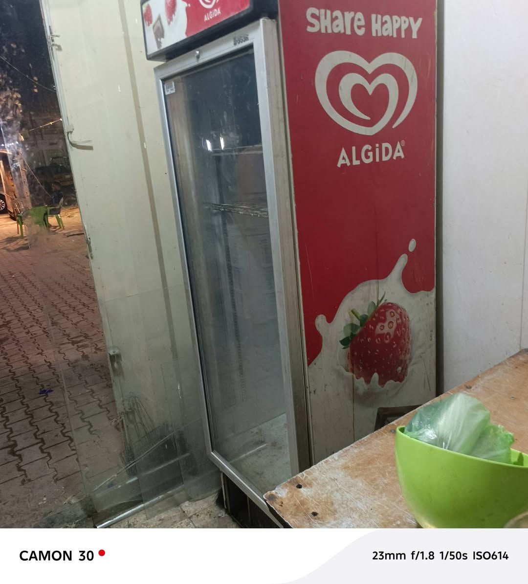 غراض مطعم للبيع مستعجل بغداد مدينه الصدر سوق الكياره  ***********
