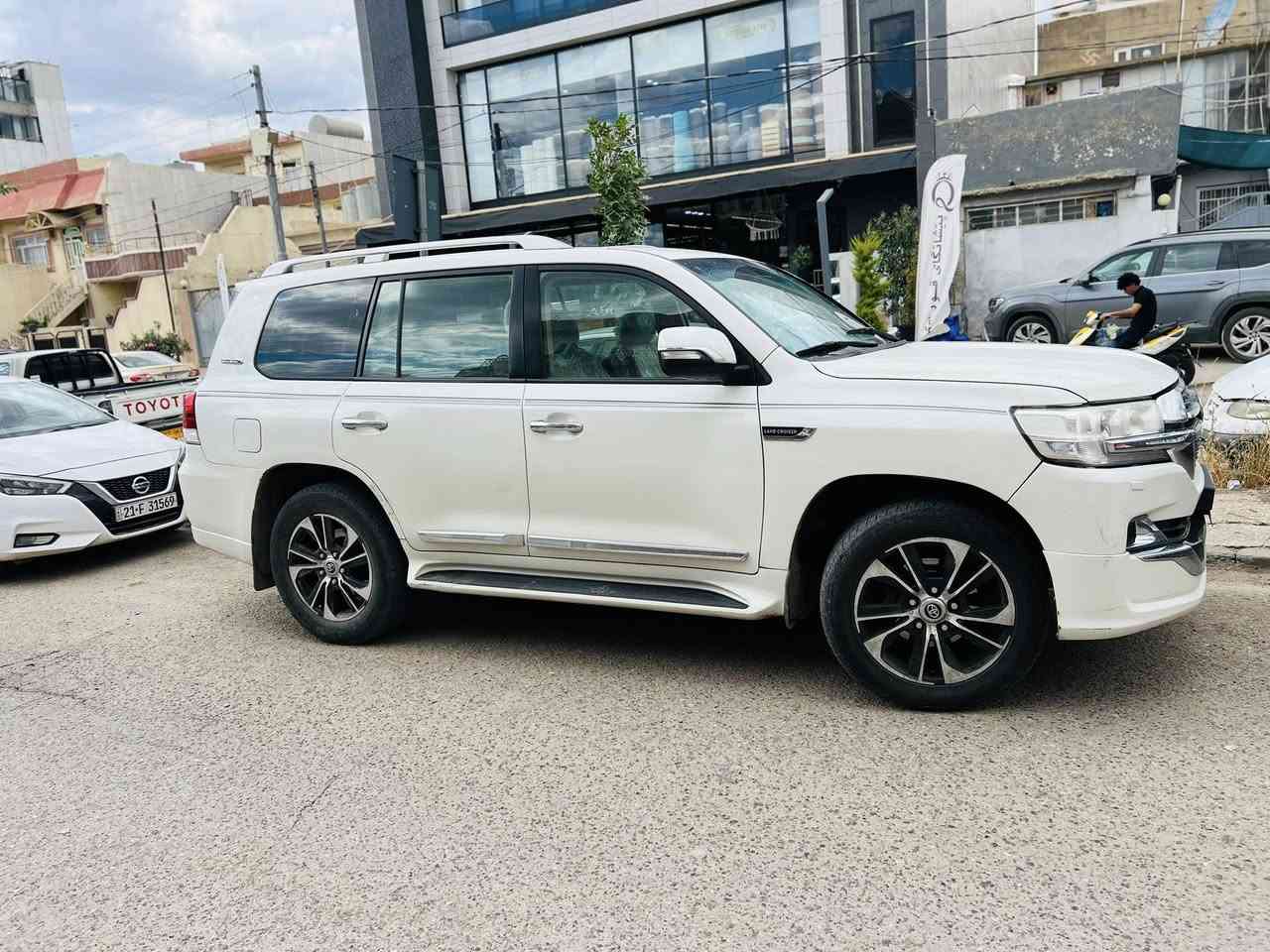 وەنەوشەی (٢٠٠٨) دووبەی كامل كراوە بە ٢٠٢١
یەك دینار مەسروفی تیانیە و بەشەرتی گێڕوو مەكینە حیزام بۆیاخە و چوار تایەو ویلی تازەی لەژێرە-بێڕەقەمی دوبەیە... ***********
٠٧٥٠٨٥٨ ٠٠٦٩
نرخی تەنها ١٨٥$
