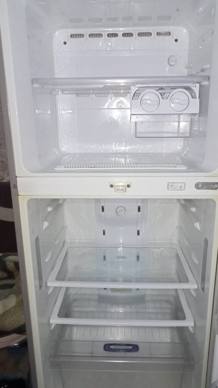 ثلاجه للبيع حجم16  ***********
