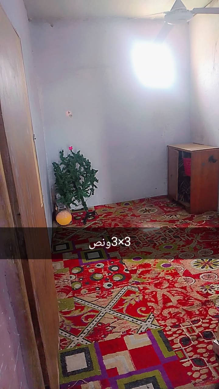 بيت تجاوز للبيع القبله حي الشهداء البيت ع شارع عام السعر 10 وبي مجال للتواصل ***********
