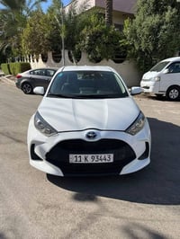للبيع   يارس 2024   لون ابيض  محرك1500 hybrid  ماشيه 40 الف km  ضرر جد...