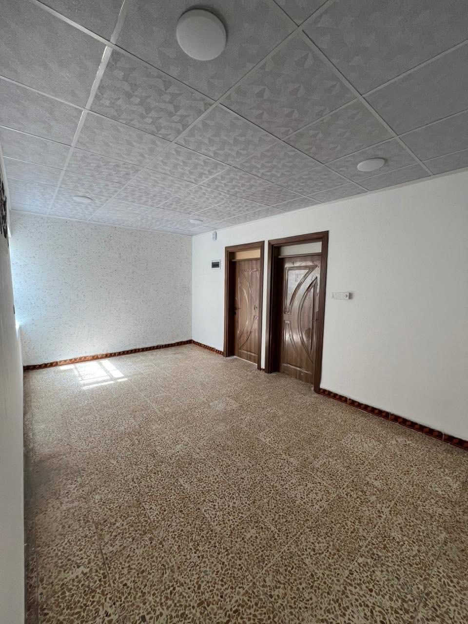 🏡 دار للبيع –لدى مكتب التطوير  

📍 الموقع: حي الميثاق 
📍المربع الذهبي قرب جامع البر الرحيم
📐 المساحة: 127متر (واجهة .6.250م × عمق 20م)
❗️بناء الدار 2017 
مواصفات الدار:

🔹 طابق ونص
 • الطابق الأول: غرف + هول + استقبال + صحيات داخلية وخارجية
 • الطابق الثاني:  غرف نوم + هول + وسطح ناصي
📑 الملكية: سند طابو الزهور
تحويل مباشر من الشرعي🫆🔁

للاستفسار اكثر مراجعة مكتب التطوير للعقار سايدين الميثاق مقابل مطعم رائدر بدر وقرب جامع لا إله إلا الله 
اوالاتصال على الارقام التالية🔸
*********** واتس + فايبر
‏*********** واتس + فايبر 
*********** واتس + فايبر
 ***********  واتس + فايبر
#عقارات #الموصل  #مكتب  #التطوير #العراق #دار #سكني  #تجاري #الميثاق #اكسبلور #بيع #شراء #ايجار
