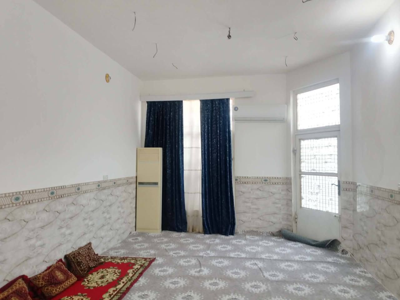 السلام عليكم
بيت مساحته 200 متـر زراعي سند 25 كهرباء مولدة شارع مدارس جميع الخدمات متوفرة يتكون من غرفتين وصالة ومطبخ وأستقبال ومجمع صحي داخلي وخارجي للأستفسار أكثر الأتصال على الرقم ***********
