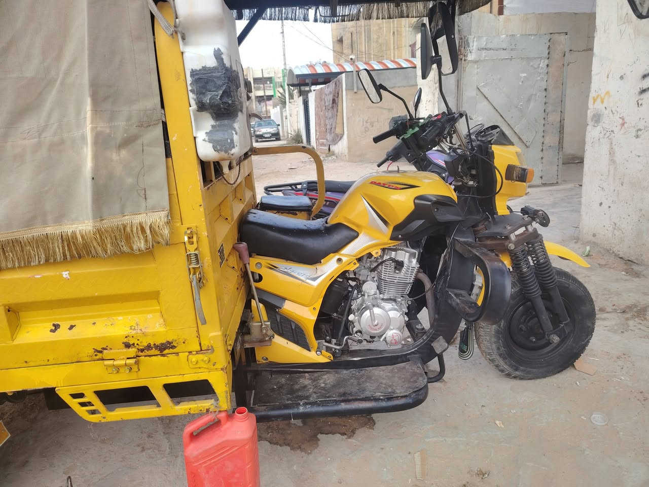 ستوته دايون مرقم لوحات وسنويه محرك 300 وشادلها 200 جديد 25 دبل تاير مال حمل نضافه مثل متشوف محرك وكهربائيات كامله ماكو نقص
الشراي يتصل
***********
