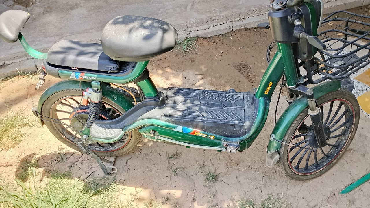 السلام عليكم للبيع دراجه شحن خمس بطاريات ٣   سرع البطاريات تطول ٣ساعات  بيه عطل ماتمشي السعر ١٣٥ وبيه مجال بسيط  المكان صلاح الدين الضلوعيه رقم الهاتف ***********
