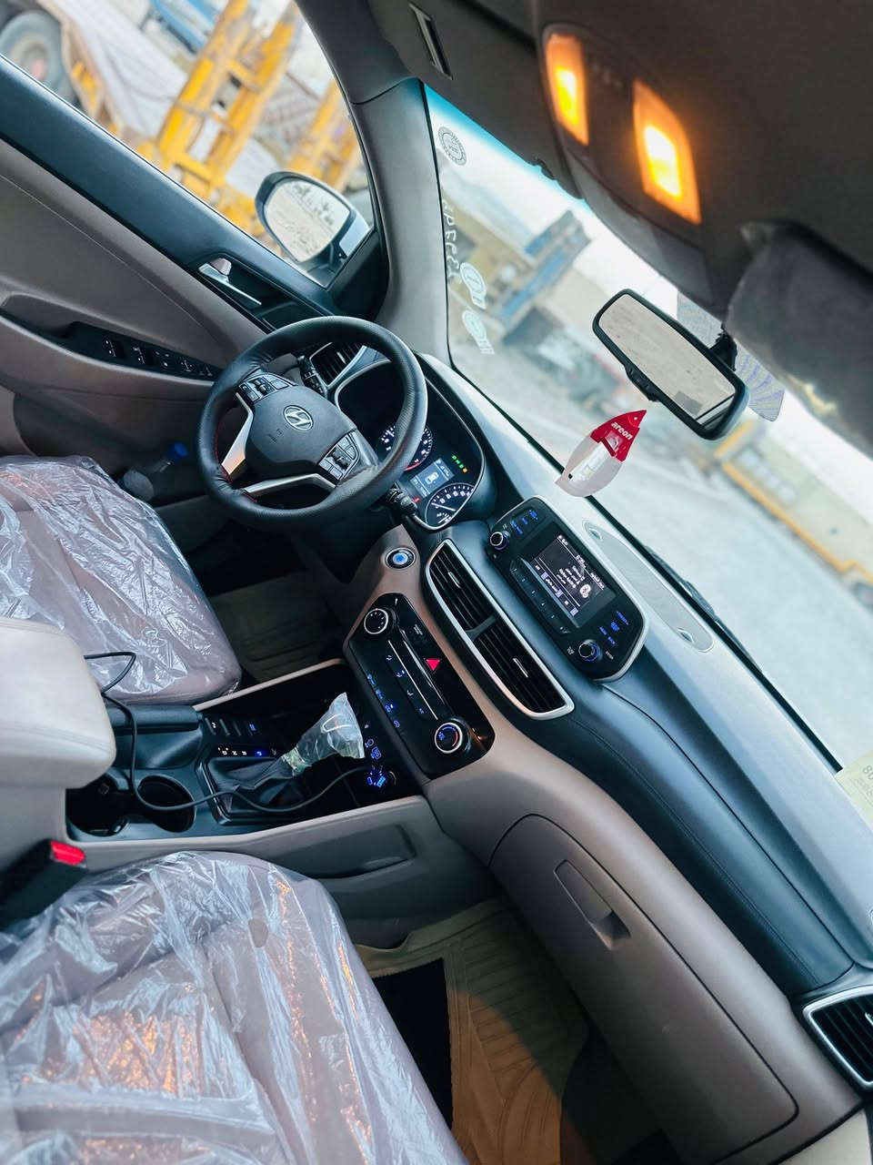 سلام عليكم توكسان 2019 وارد خليجي سيارة بأسم شركة تريد تحويل تريد وكاله موصفات السياره بصمه تحكم ستيرن صوبين ٥ ويلكب مري شفط ترحيب بلبيان شاشة أيباد كبيرة تبريد قطعتين مكينه 2000 ثلاجة لد امامي خلفي أي بي أس مانع انزلاق حساس اقتصادي مال بانزين منظومه زنون وبيها هواي مواصفات ملاحظة بيها بخشم الجاملغ الايمن صبغ والبنيد بي صبغ بالباب الخلفيه بيها كارت مكفوله من كل ضربة قوية كير ومكينه وضع شركه تدفئه تبريد وضع شركه حداديه جديده تخم تاير جديد بالعافيه على الي ياخذها السعر 180 وبيها مجال المكان نجف لاستفسار الاتصال ***********
