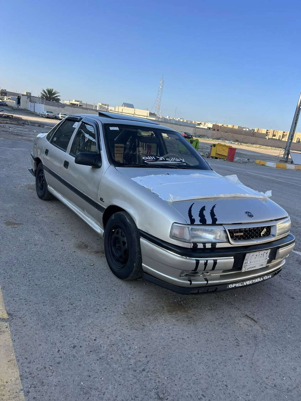 السلام عليكم … الحلال للبيع
اوبل فكترا موديل 1993 /تبريد بلادي عايزه ترتيب بسعر 43 وبيها مجال 
محرك.  1800 المرغوب شرط    جام كهرباء  كله شغال 
كير عادي مكفول بدون عيب 
صدر امامي خلفي جديد 
تخم تاير جديد.  بور. ومشط جديد 
ABSبلادي 
الموصفات.  دعاميات سبورت شباك سبورت 
بلاجكتوات دعاميه زنون.  لايت بكلايت مال كصه
سنتر لوك. .  رونات كله شغاله 
غرفت السياره كله جديده. داخل صاج بلادي 
محرك / صدر / تخم تاير / كهربائيات كله شغاله / 
السياره جاهزها من كل النواحي متصرف عليه ألف 
🚦رقم بغداد سنويه جديدها مشروع وطني  هزه وبراد جديد شرط التحويل
السياره /بيها صبغ مكانت بدون ضربه بدون تبديل شرط
افرماممه مكفوله.  لغود مكفوله. 
مكان السياره تكريت القادسيه   بسعر 43 وبيها مجال 
رقم ***********
