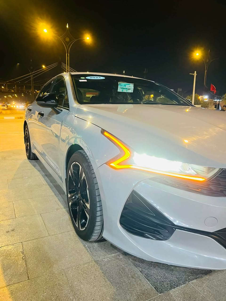 السلام عليكم

  كي فايف 2024 لون اسمنتي  
رقم بغداد حره تحويل 

وارد امريكي 
محرك 1600 تيربو   
ماشيه  19 الف   

مواصفات فول المعروفه جيتي لاين
حادث بدون تبديل ليبل واحد
بيها طرف البنيد صبغ وداير الخلفي هم 
 
حادث  حلو 
السياره جديده .

مكاني سوق الشيوخ 
***********
