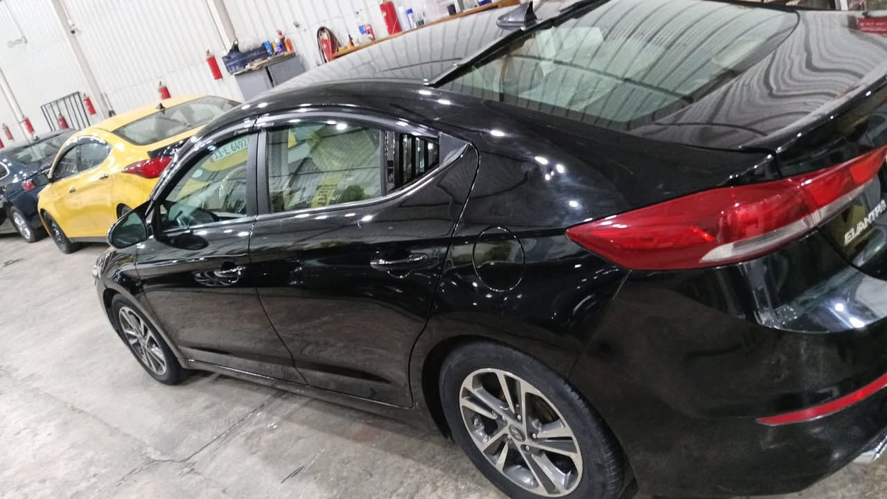 السلام عليكم
هونداي النترا  2017 بدون ايرباك
فول مواصفات وارد امريكي 
كلين تايتل دخولها 
بيها بالعراق صبغ على كد شبرين بالجاملغ الخلفي فقط
محرك 2000 دوش
كير AT
ماشيه 52  الف ميل
فتحه 
بصمه
ابواب بصمه
رادار
مانع انزلاق
كشن كهرباء
حساسات
شاشه 
كشنات تدفئه
تحكم ستيرن
غرفه لون بيجي داخل لونين
رقم سليمانيه بسمنا
تحول او وكاله حاضر 
مكاني بغداد الاعظمية 
السعر  134 وبيها مجال
للاتصال ***********
