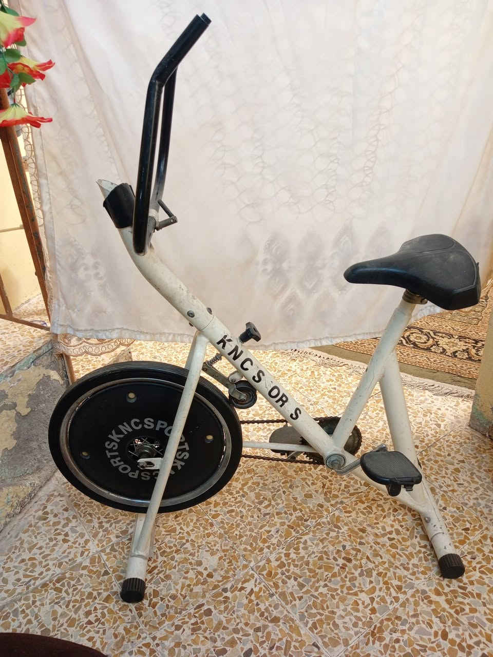 السلام عليكم بايسكل رياضه ب ب 40 وبي مجال رقم ***********
