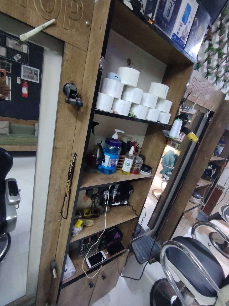 السلام عليكم
مرايات للبيع العدد(3)معا الرفوف العدد(2)
جدد كلش العنوان ديالى بعقوبة شارع البحيرة
السعر كلهن ب300الف للتواصل خاص 
وهاذ رقمي ***********
