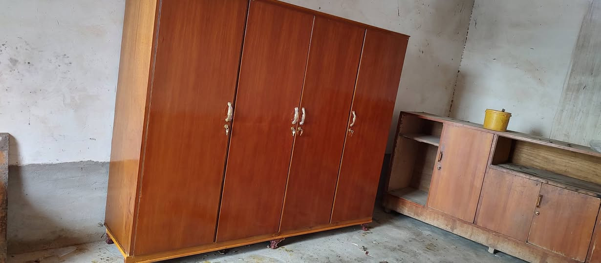 سلام عليكم كنتور 4باب داخل خالرج نضيف رجلين بلاستك سعر150 الف وبيها مجال ***********
