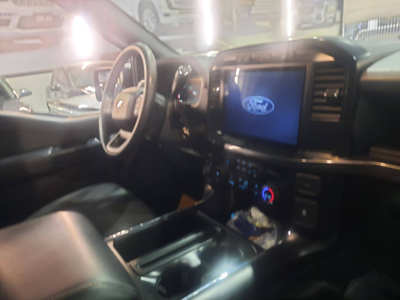 فورد بيكب F150 لاريات موديل ٢٠٢٤ فول مواصفات باب طويل بدي قصير
صفحة السائق كلير امريكي وتبديل بابين يمين السعر ٣١٥ وبيها مجال تترقم شمالي 

***********
