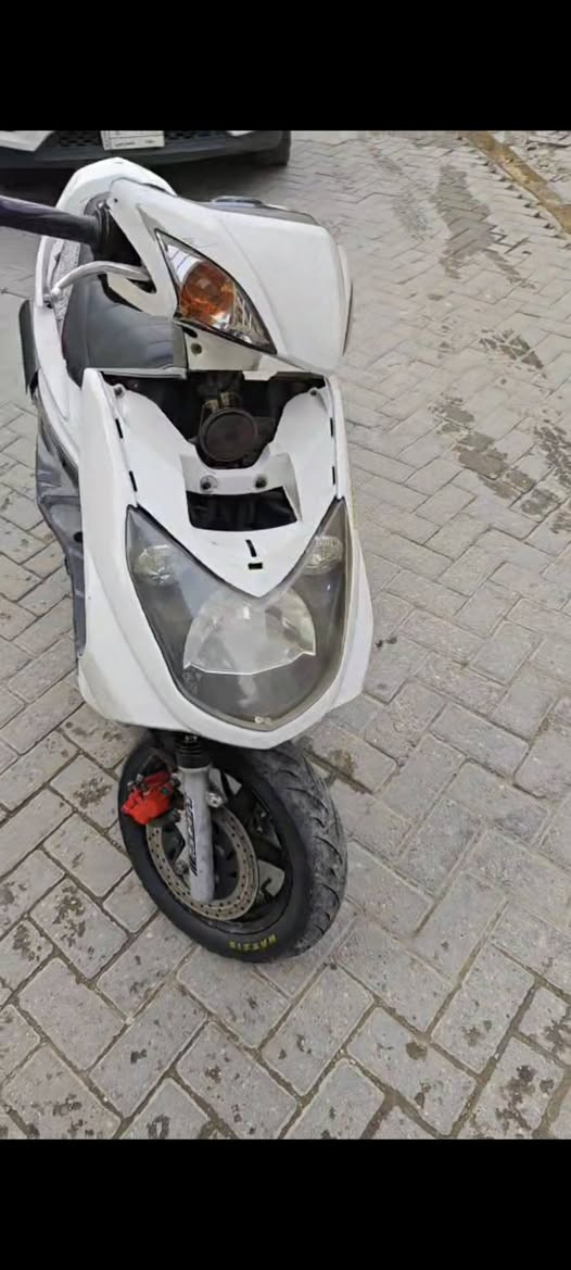 دراجه سكنس فحل نوزل 2009
بيها قبق بنزين رياضي
كشن رياضي 
صالنصة رياضي 
ملقط سبع الوان
هاوزن 
دبلات سبع الوان
زوج كلجات رياضي
فلتر شوته K&S الياف
زوج تاير جلاتين جدد العنوان بغداد *********** واتساب
