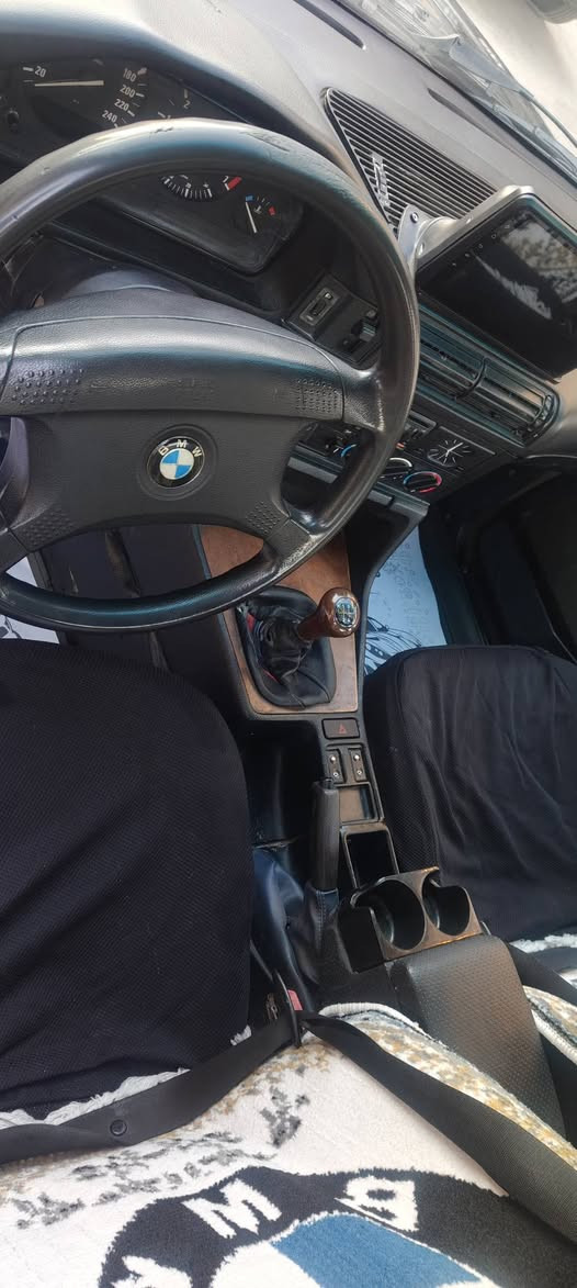 للمراوس بـ سياره أدوات
بي ام دبليو 520 موديل 91 
محرك مسكر جديد وشرط التحويل 
العنوان بغداد 
***********
