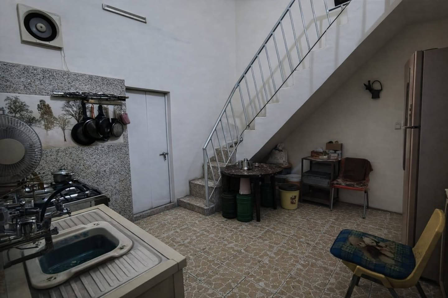 #عرض_للـبـيـع 
دار سكن للبيع مساحته ( 80 م ) واجه ( 10 م * 8 م ) طابو ملك صرف بناء طابوق 🧱 يحتوي من غرفه استقبال ومطبخ وغرفتين نوم واحده ارضي والثانيه طابق ثاني وصحيات الدار له مدخلين عرض الشارع 10م
السعر / 75 مليون قبل للتفاوض 
العنوان / بغداد - ابو غريب -حي الشهداء قرب سوق السكلات موقع الدار كلش مميز 
للأستفسار اكثر يرجى الاتصال على الارقام التاليه:
*********** أتصل وواتساب 
 *********** أتصال أبو عمر الزوبعي 

مكتب الديار للوساطه العقارية
