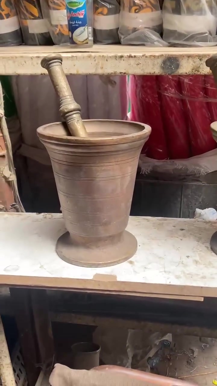 صبحكم الله بالخير والبركه 🇮🇶🦋🇮🇶 هاونات بغداديات مخططات واحد بيهم ابو الاذان قياس الاثنين (23)سنتم طول اليدات (33)خاليات من كل عيب وضرر للاستفسار خاص او الاتصال على الرقم التالي ***********اخوكم كرار الشيخ
