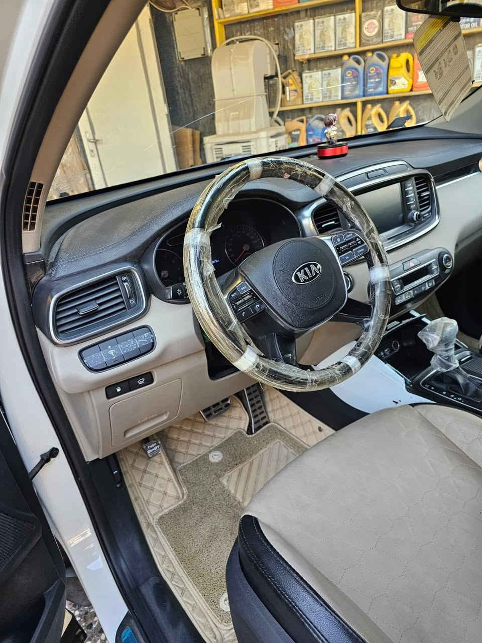 ♡سورنتو  للـبـيـع ♡
سورنتو 6 سلندر 
- لوحات بابل - رقم جديد
-سياره كفاله عامه ماعدا بارد جدآ قليل مكان واحد 

الموديل :٢٠٢٠ (خليجي) . 
المحرك  : 6 سلندر 3500cc 
العــــداد : ٤١ الف كيلو متر . 

المواصفات :
* شاشة عدادات متغيرة.
* كشنات كهرب 
* هاند بريك قدم .  
* صندوق كهربائي .
* بردات أبواب خلفية . 
* تخم اطارات جديد 
* دخول وتشغيل بصمة .
* أنظمة قيادة متعددة .
* شحن وايرلس .
* كاميرا خلفية . 
* المصابيح الأمامية زنون .
* كشافات الضباب زنون . 
* مقعدين الامامية كهرباء .
* نظام APPLE CARPLAY.
* انارة داخليةزنون
*كاميره دواره
*نفكيش خراط
*كشنات جلد اصل
* حساسات خلفية وامامية 
* مكيف 3 قطع مع وحدة تحكم منفصلة .
* السعر《 263 》『بيه مجال』
.
* سياره جديده كلش لزكات الشركه بيها 
نظيفه جدآ بلعافيه على ياخذها
* للأستفسار /***********
***********
مكان السياره بابل مركز المدينه
