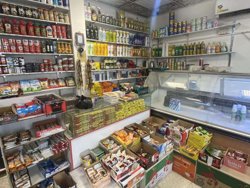 سلام عليكم
انعيد النشر بسبب ضروف المشتري

أسواق للبيع حي العسكري شارع البسيس 

تحتوي على 

براد عمودي  عدد 8

براد طرحي عدد 2

براد كبير 1

سبلت 2 طن

سستم كاميرات كامل

سبب البيع طلاب مدارس 

***********
