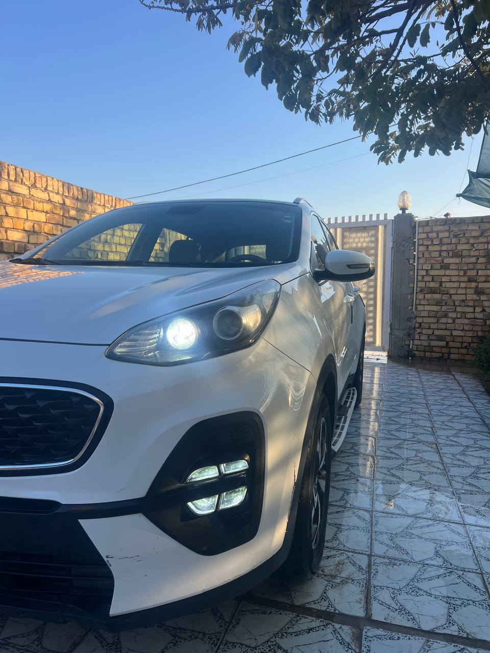 ياالله اللهم صل علئ محمد وآل محمد (للبيع او مراوس) كيا سبورتج 2019 شكل 2020 خليجي مكينه 2000 دوش السياره جديده بمعنه الكلمه وعلئ وضع الشركه ماشيه 124 الف كيلو السياره فول بانوراما بصمه شاشه كامره خلفيه رادار خلفي  كشنات جلد بقلاوه داخل صاج بلادي لايت عالي ناصي زنون   والسياره كير مكينه حداديه كفاله والسياره مكفوله كفاله عامه عده مكانين بارد والسونار مرفق بالصور. ولمن تجي تفحص وتتأكد السياره رقم اربيل تحويل ثاني يوم او وكاله ماكو مشكله مكاني بابل والسياره ترهم بيع او مراوس. *********** حلة, بابل
