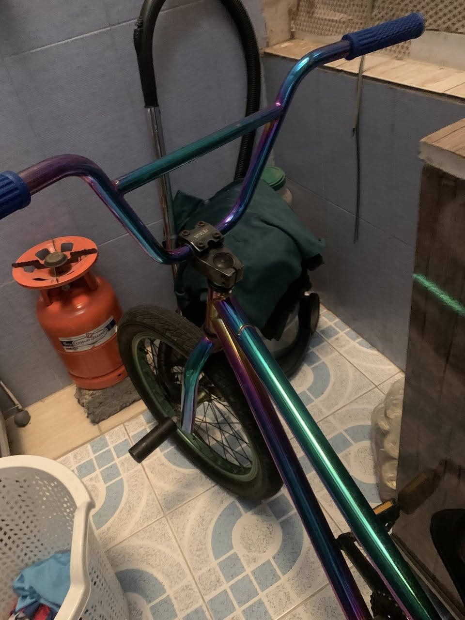 للبيع بيسكل. سبع ألوان Bmx


**إذا كنت صاحب هذا الإعلان وتريد حذفه لأي سبب، رجاءا أرسل رسالة إلى الدعم الفني**