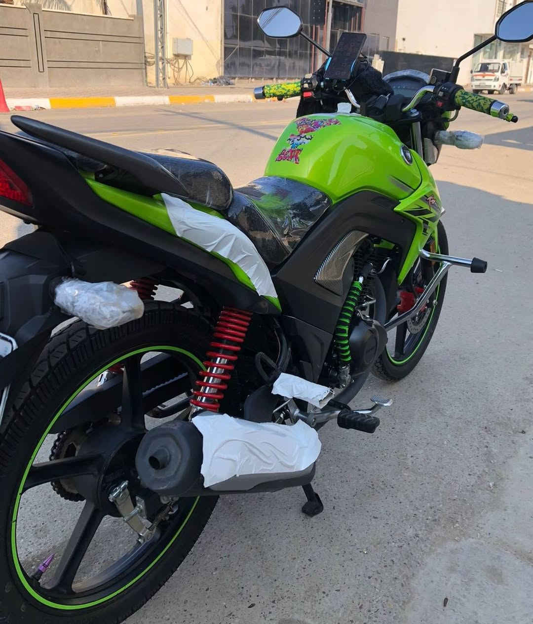 سلام عليكم هاوجي للبيع موديل 2023 مسجل واكامل ارقام انكليزي كامل تحويل ثاني يوم دراجه نضيفه مال جناي مكان الدراجة الرمادي شارع 40   للبيع او مراوس  السعر خاص التفاصيل عبر رقم الهاتف ***********
