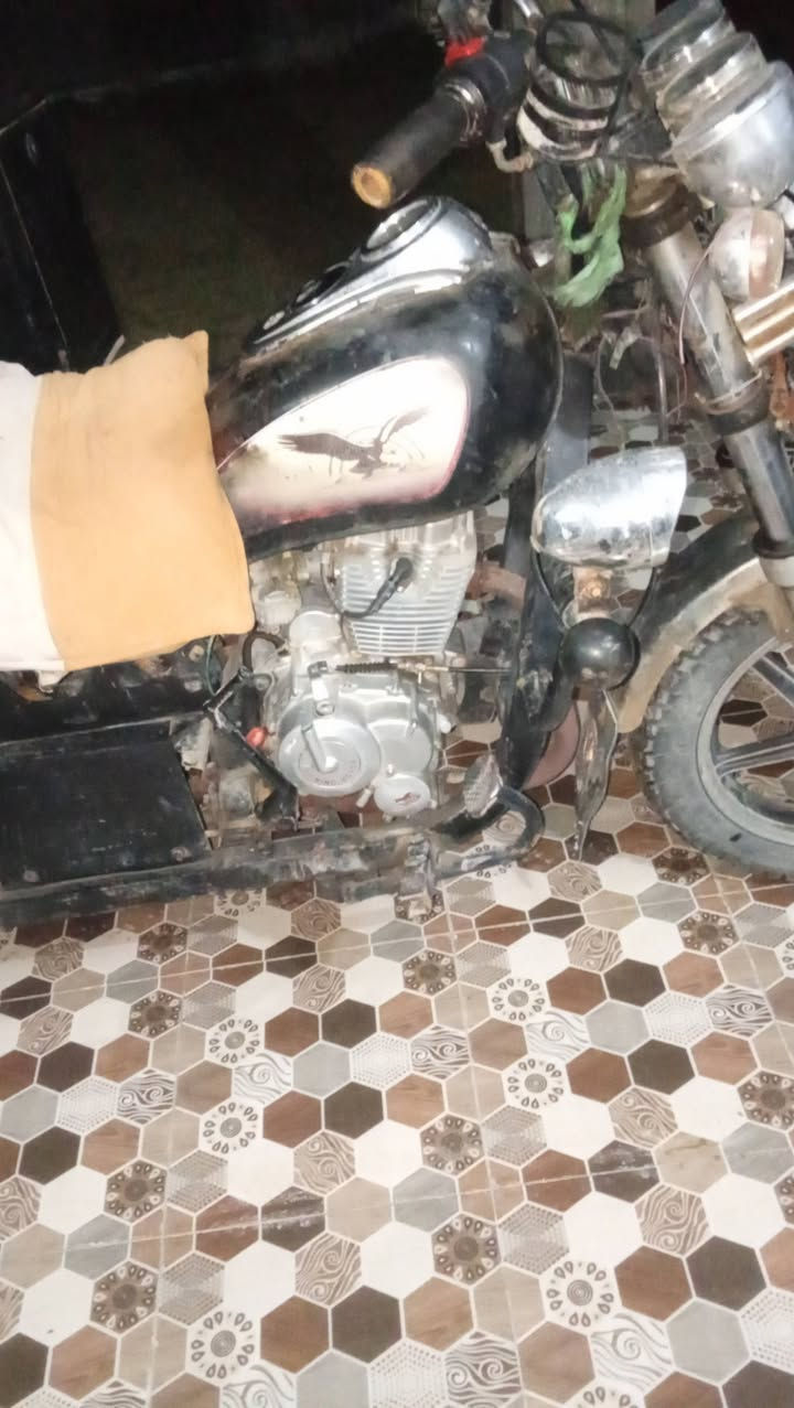 السلام عليكم ستوته للبيع موديل 15 محرك 23 مكان بابل مقفوله كفاله عامه والشرايبي خيرت اتصال على هذا الرقم ***********
