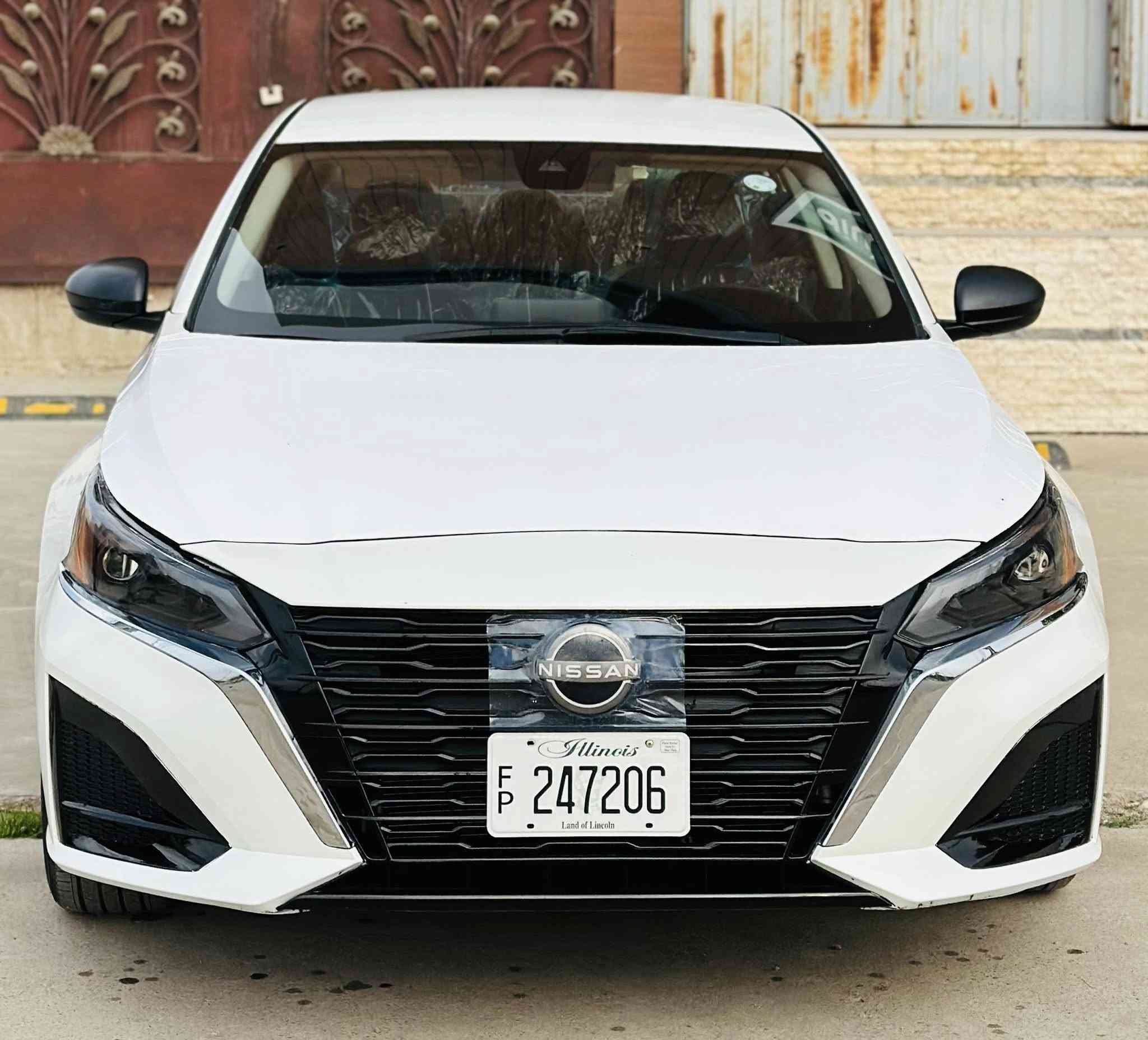 للبيع التيما SV
السعر 148 بيها مجال بسيط 
***********
موديل 2024 
ماشيه 1 ميل زيرو 
الون ابيض 
تحكم ستيرن 
تثبيت سرعه 
كاميرا خلفي 
رادار خلفي 
رادار جانبي 
تايرات شركة 
بصمة أبواب 
بصمة تشغيل 
كشن كهربائي
لايتات زنون بلادي 
صدر امامي خلفي شركة مملعوب بي 
كير مكينه بشرط 
تبريد ثلج 
حجر بلادي
السياره فقط بونيد صبغ سونار بلمنشور 
مع رقم الشاصي 
1N4BL4DV7RN381445
 كاتي وياها شهرين لترقيم تترقم شمالي اربيل سليمانيه دهوك حسب الرغبه 
تريدها مرقمه جاهز تريدها بدون رقم 
مكان السياره ديالى خانقين
