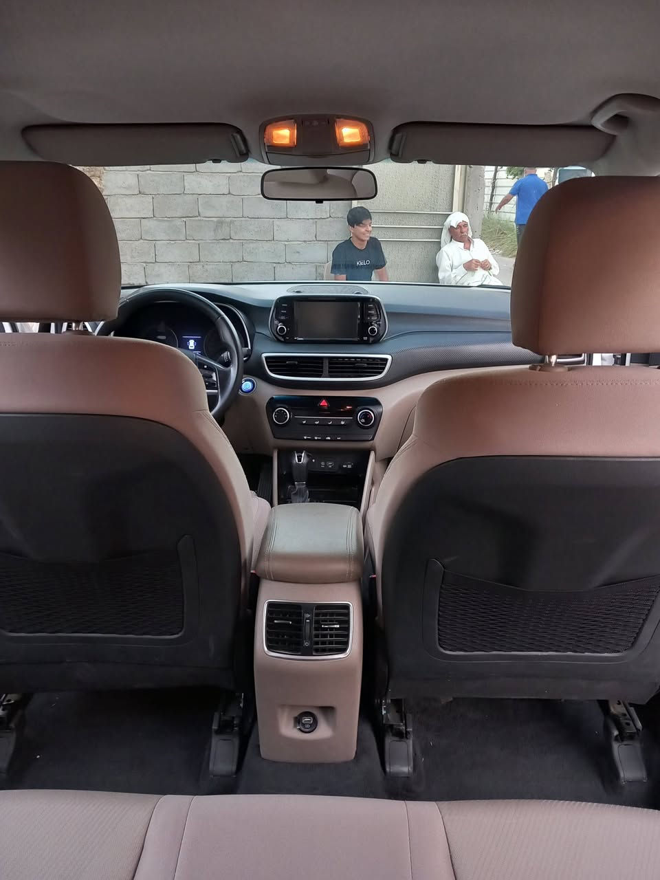 توسان خليجي موديل ٢٠٢٠ شركة كاصد الون ابيض مواصفات
كشنات كهرباء الاماميات
قطعتين تبريد 
٥ ويل كب
بيها ٣ قطع صبغ خارجي بدون ضرر شواصي
السعر ١٧٠ $
وبيها مجال
الاستفسار الاتصال 
*********** واتساب
***********
