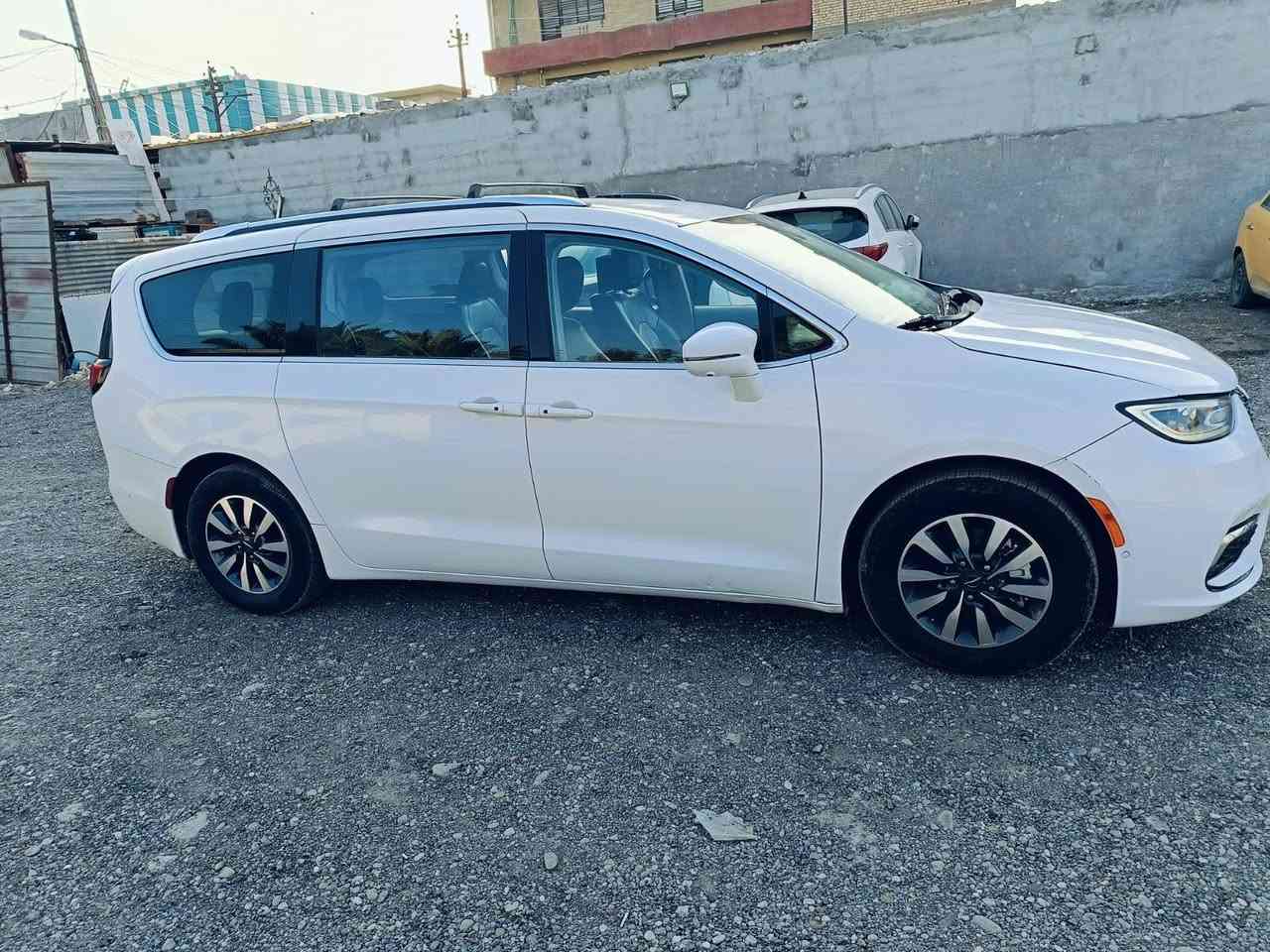 🔹 كرايسلر باسفيكا 2022 | نظيفة + فحص مفتوح + جاهزة للسفر 🚗✨ 🔹
المواصفات:
النوع: كرايسلر باسفيكا L تورنك هايبرد وقود بانزين وكهربائية بلكن
سنة الصنع: 2022
محرك: 3.6 لتر 6 سلندر هجين
اللون: أبيض
ممشى: 84,000 كم
الملكية: بغداد، باسم المالك
الحالة العامة:
السيارة نظيفة جدًا وغرفة مرتبة وجاهزة للاستخدام
التايرات جديدة
حادث بسيط على غطاء المحرك وجانب الچامِلغ الأيمن تم الإصلاح بالكامل
وسائد الهواء (Airbags) صالحة، وبرنامج العقل (ECU) مستبدل ومبرمج
لا يوجد أي نقص كهربائي أو ميكانيكي
ملاحظات مهمة:
فحص مفتوح لأي مركز يختاره المشتري
لا تحتاج أي صرف
💰 السعر: [ 25500] دولار (قابل للنقاش الجدي)
📞 البيع مباشر من المالك اني صاحب السنوية ، العنوان بغداد رقم التلفون
 / *********** واتساب موجود
