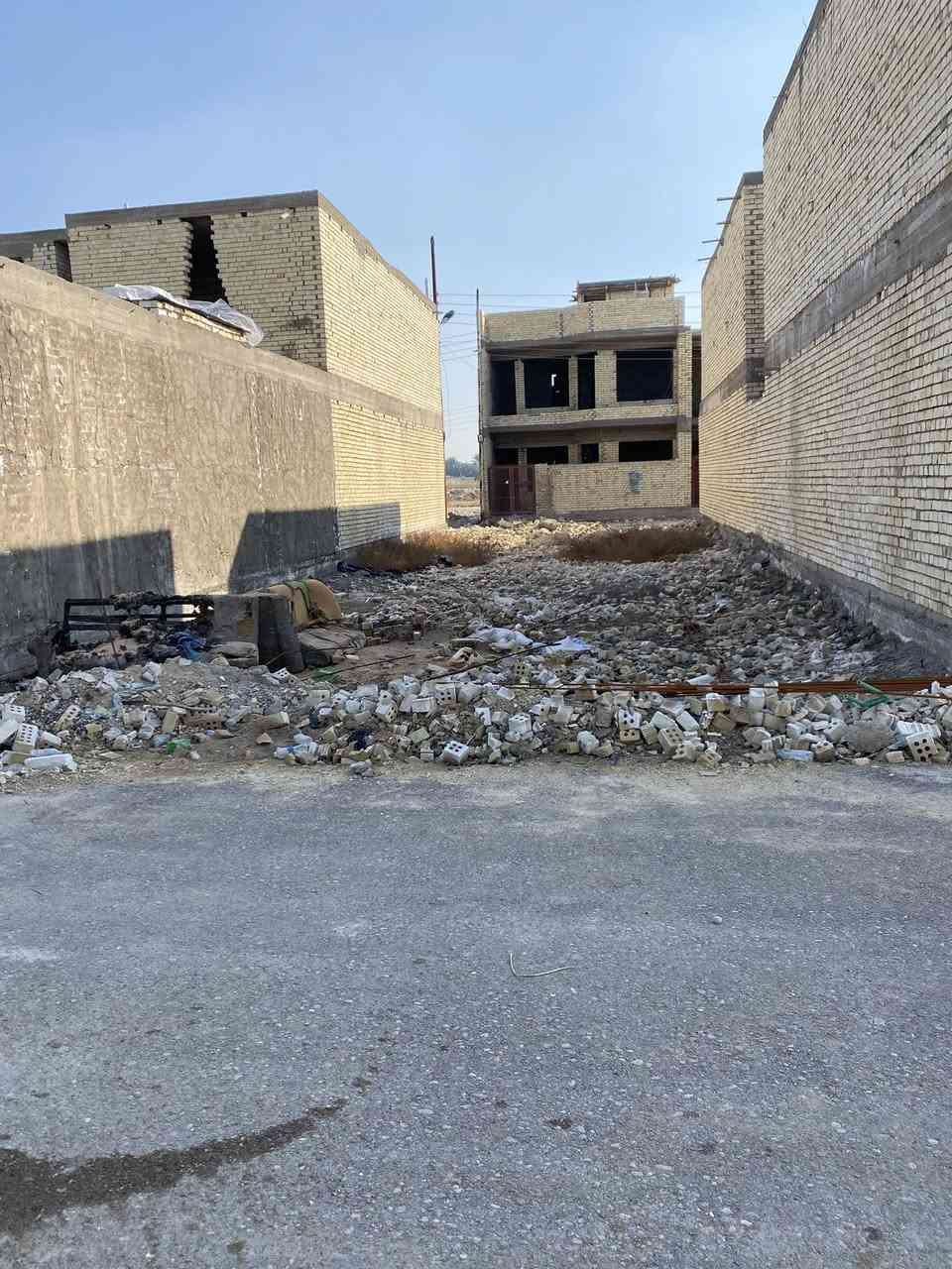 قطعه  ارض للبيع  المساحه 100متر واجهة القطعه 8متر ونزال12.5متر  في هوررجب في مجمع الدره  رقم القطعه 22  كما موضح في خريطه المجمع موقع المجمع خلف مستوصف هوررجب  السعر 32 وبيهة مجال بسيط   التواصل ***********  اني صاحب القطعه
