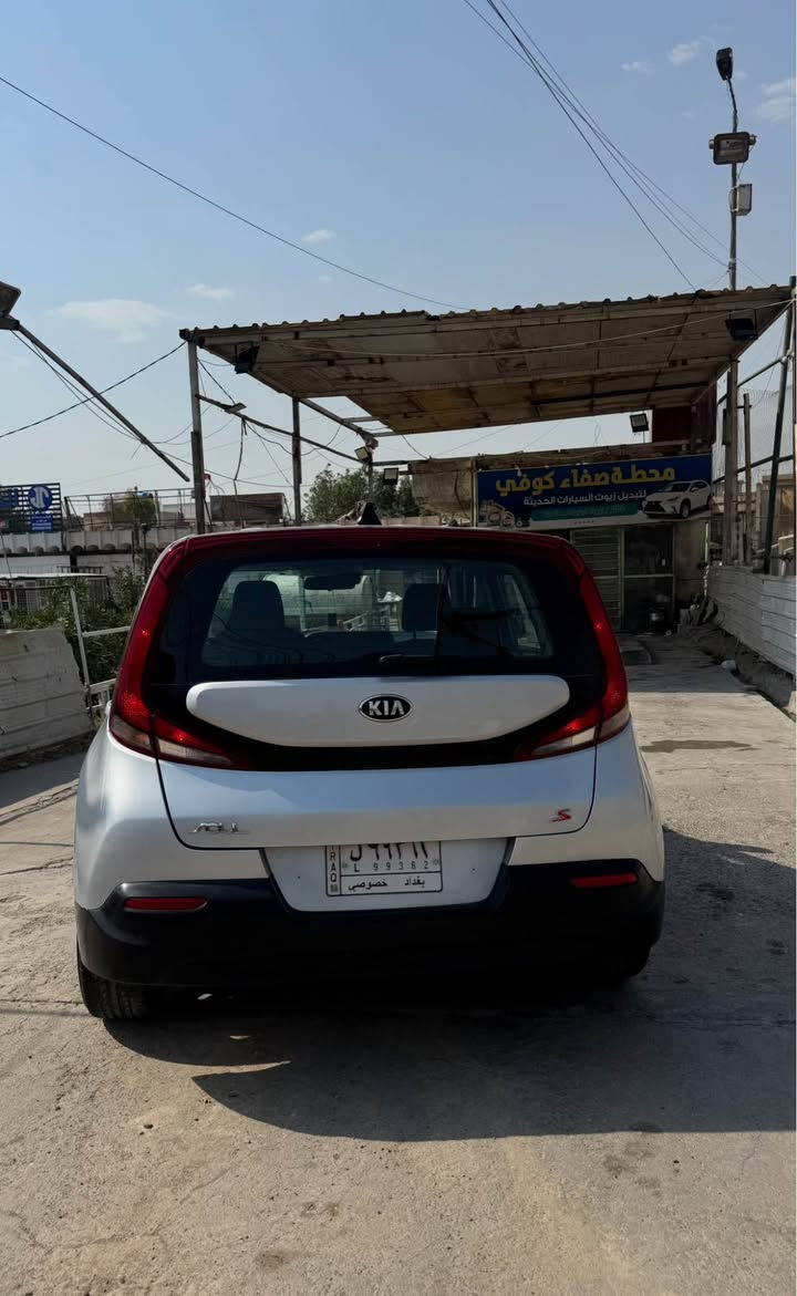 السلام عليكم 
 للبيع 
كيا سول  موديل 2020 محرك 2000 دوش
سنوية ب اسمي رقم بغداد الماني
وارد امريكي ماشية 103 الف كيلو
مواصفاتها :
كاميرا
شاشة
رادار امامي
رادار خلفي
رادار جانبي
توقف ذاتي  امامي خلفي
مثبت سرعة
تحكمات ستيرن جهتين
ابل كار بلاي 
منافذ USB
وضعية قيادة عادي+سبورت
وباقي المواصفات المعروفة عدا الفتحة والبصمة
گير ومكينة خير من الله مكفولة
تبريد ثلج
 السيارة بيها صبغ عدا الجنطة وقبق الجنطة وجزء من التكمة اليسرى سليم
صور الحادث والتصليح والسونار مرفق داخل المنشور
للعلم السيارة مصلحة ب امريكا
السعر 118 قفل

*********** بغداد, العراق
