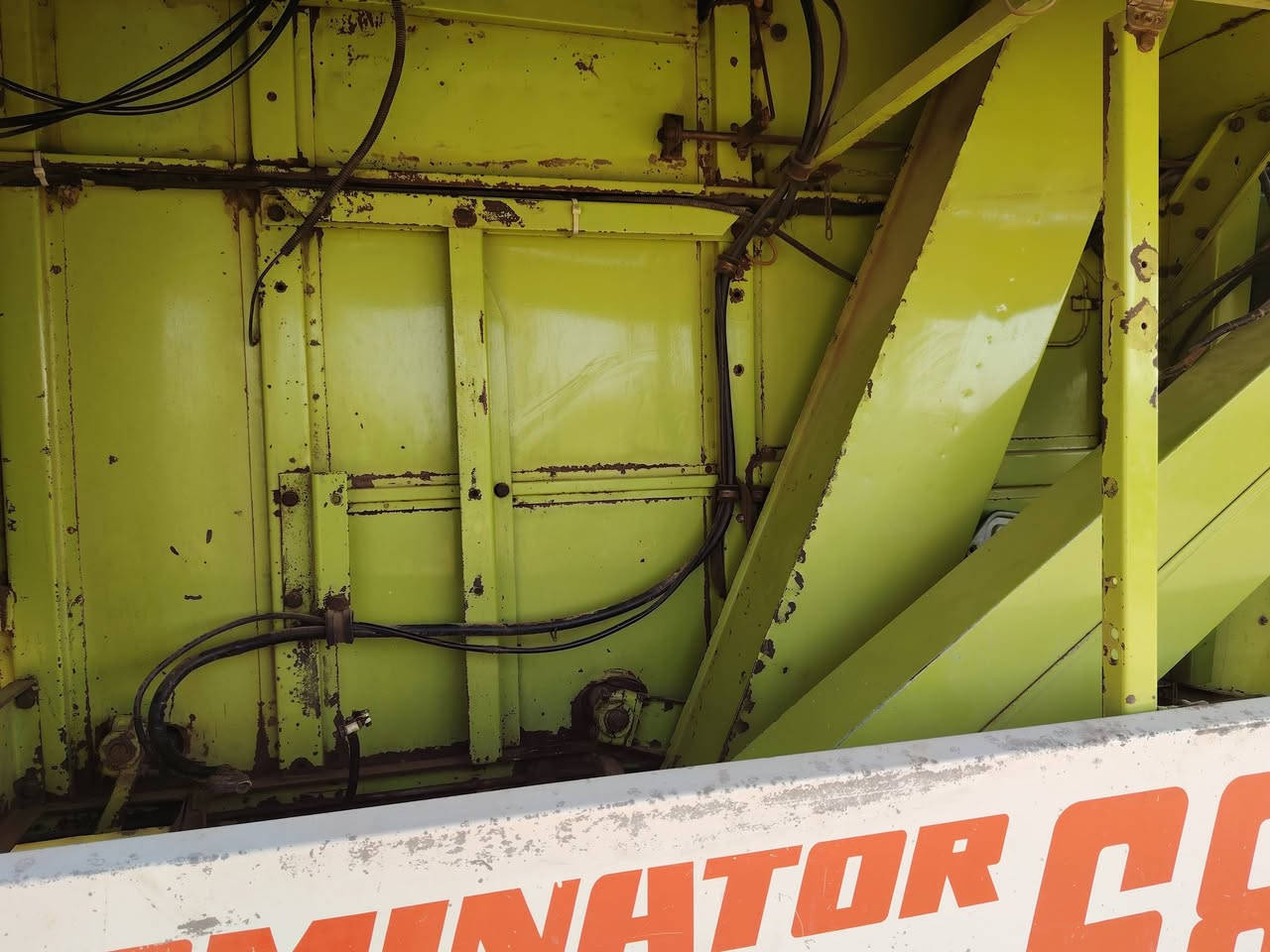 السلام عليكم حاصوده كلاص موديل 90اصل منفيس رقم بابل مكفوله كفاله عامه محرك طرح سوبر مديومه جهازه ***********
