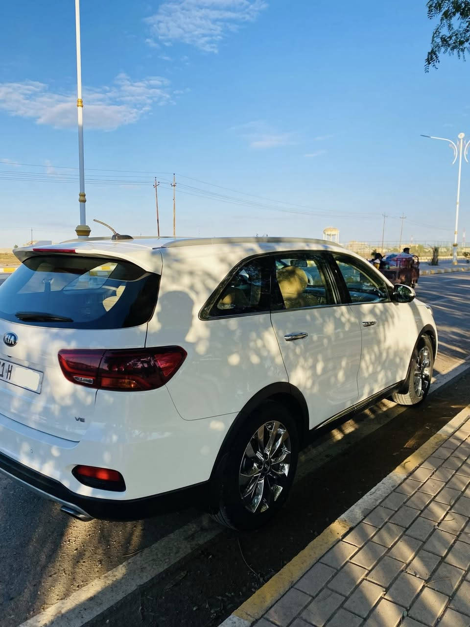 السلام عليكم
سورنتو موديل ٢٠٢٠ كفالة عامة

رقم بغداد 

فول مواصفات بانوراما حساس امامي خلفي ٤ كاميرات محيطية شاحن لا سلكي هاند بريك دگمة

ماشية ٩٩ الف قابل للزيادة

محرك ٦ سلندر 

السعر ٢٨٥ وبيها مجال 

العنوان صلاح الدين قضاء بلد

للاستفسار ***********
