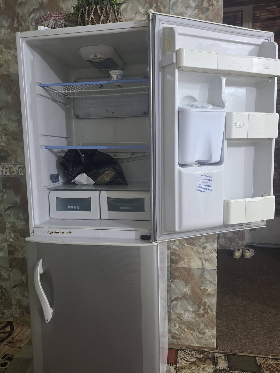 ثلاجه مجمده براد كلها موجوده بيها كلش زينه ب٤٥٠ قويه   ***********
