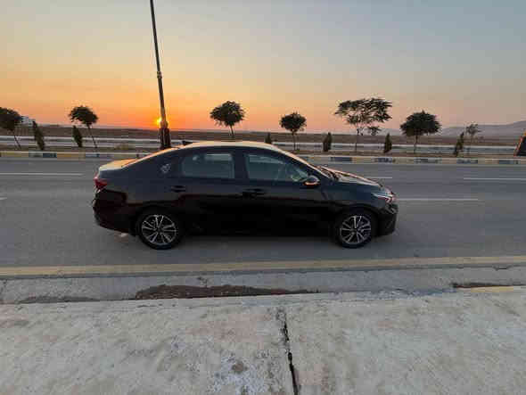 🚗✨ للبيع – كيا فورتي 2023 | فئة LX ✨🚗
📌 وارد أمريكي | نص فل | ماشية فقط 27000 ميل | حالة ممتازة جداً

📍 الموقع

الدخول: منفذ إبراهيم خليل – تترقم شمالي

موقع السيارة: شمال الموصل / قضاء تلكيف / ناحية القوش

🔧 المواصفات الميكانيكية (فئة LX)

محرك اقتصادي 4 سلندر سعة 2000cc – DOHC

ناقل حركة أوتوماتيك 8 سرعات

أنماط قيادة متعددة: Comfort – Smart – Sport

✨ الميزات الداخلية والتجهيزات

شاشة عرض متطورة مع نظام معلوماتي حديث

كاميرا خلفية دوارة عالية الدقة

إشارات انعطاف بالمرايا الجانبية

منافذ USB وشحن موبايل

مقصورة مريحة بتصميم أنيق

🛡️ أنظمة الأمان الذكية

رادارات أمامية – خلفية – جانبية

نظام مانع تصادم أمامي

نظام تحديد المسار الآلي

أوتو بريك (فرامل أوتوماتيكية عند الطوارئ)

وسائد هوائية متعددة

🛠 الحالة الفنية

الممشى: 27000 ميل فقط

الحالة العامة: السيارة بحالة الزيرو

الملاحظات:

حادث خفيف موضح بالصور

تبديل جاملغ صفحة النفر (الأمامي الأيمن) – بدون فتح إيرباك

صبغ بسيط في بداية البونيت (من جهة الحافة)

💰 السعر: 149

📞 للتواصل والحجز:
*********** – ***********
