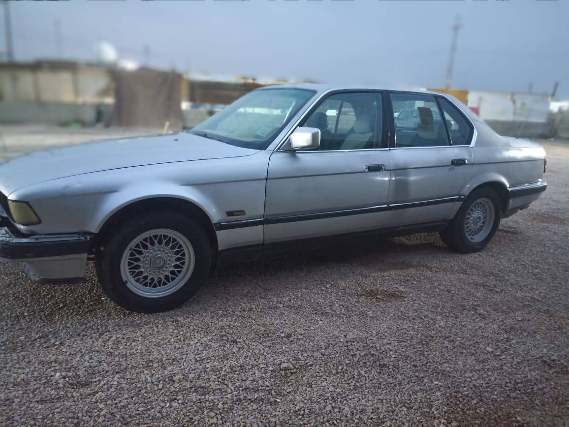 بي أم  ٧٣٥ بدون صبغ المحرك بدايت ضعف قليل جدا موديل ٩١ اصل صدر جديد داخل جديد  كير جديد مكان الانبار هيت تحويل مباشر  الاتصال علا هاذا الرقم مكلف بلنشر      *********** السعر ٤٠ وبيه مجال للشراي الجاب
