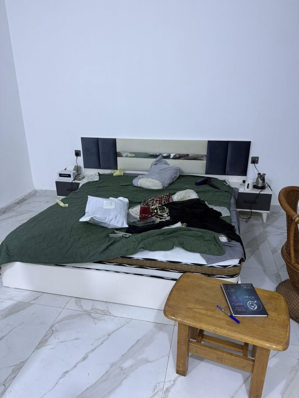 مرحبا غرفة نوم جديده كلشش شخط مابيه استخدام قليل جداً مع فراش جديد نفرين للبيع مكاني بغداد


**إذا كنت صاحب هذا الإعلان وتريد حذفه لأي سبب، رجاءا أرسل رسالة إلى الدعم الفني**