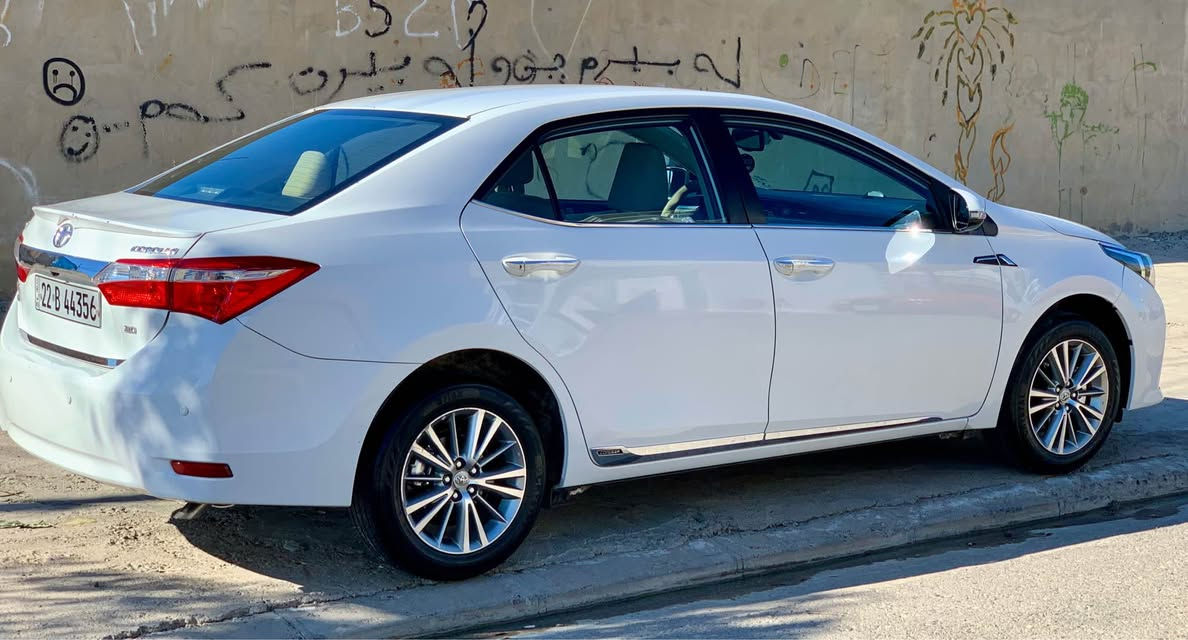 Toyota corolla modil 2015
بيكاشؤ مه كينه 20
١٢٢هه زارى كيلؤمه تر رؤيه 
هه موو گيانى له سه ر بيلاديه 
سه نه وى هه هه زى نويه 
سه ياركه يه ك هه زار مسرف نيه 
ته نا دوو جيكاى بجووكى سوخه له سه ر شخوت دوو دارگاى لاى سه كنى له سه ر شخوت سبووخه ما باقى هيج هيج نيه ده عام لؤ ده عامىى بيلا ديه 
***********
سعر ١٣٨ أربيل, العراق
